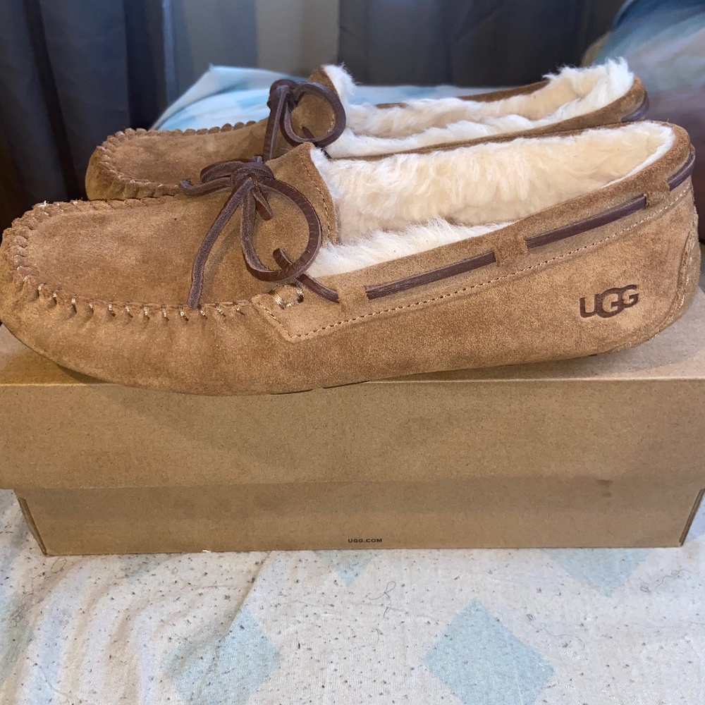 UGG Dakota Slipper Women’s Size 8 - NEW